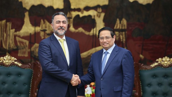 PM Pham Minh Chinh receives Deputy President for Operations of Oman Investment Authority in Hanoi