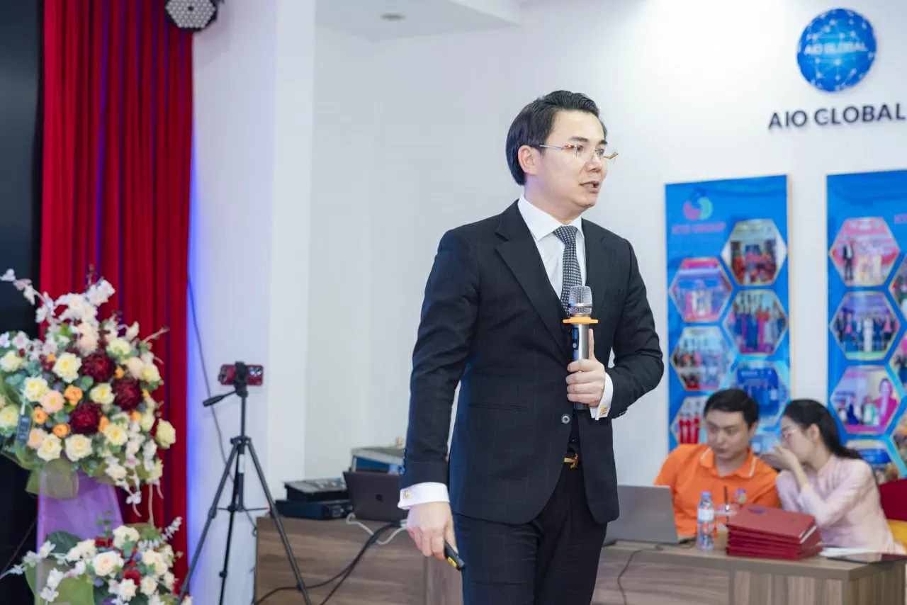 Dr. Diep Gia Hoang, CEO of Alpha Capital, stressed the importance of IPO strategies in bringing Vietnamese enterprises to the global stage. He praised KTS Group for building a solid foundation in technology, finance, and ecosystem development to move toward public listing, thereby creating sustainable value for shareholders, customers, and society. Dr. Diep Gia Hoang, CEO of Alpha Capital, stressed the importance of IPO strategies in bringing Vietnamese enterprises to the global stage. He praised KTS Group for building a solid foundation in technology, finance, and ecosystem development to move toward public listing, thereby creating sustainable value for shareholders, customers, and society.