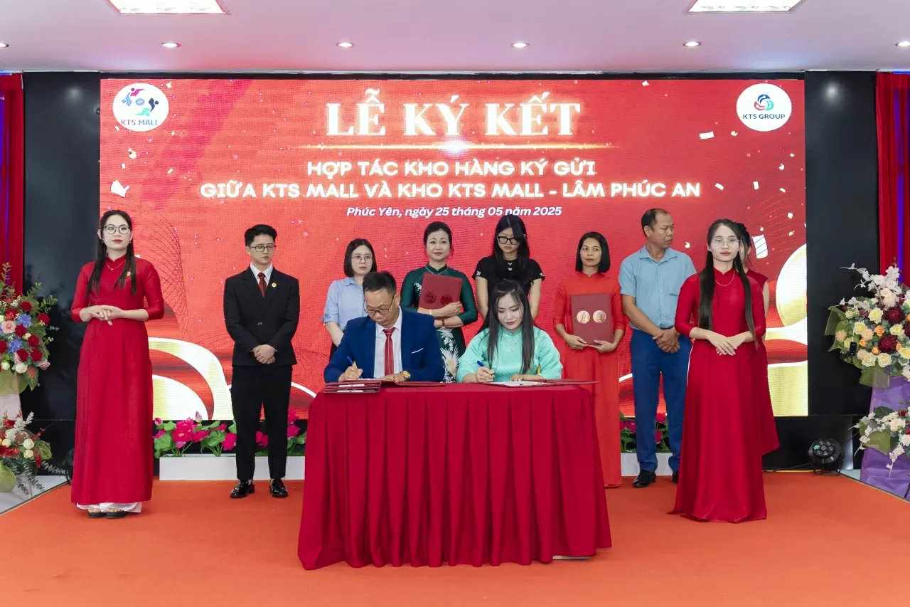 Representatives of KTS Mall and KTS Mall Lam Phuc An carried out the signing ceremony. Representatives of KTS Mall and KTS Mall Lam Phuc An carried out the signing ceremony.