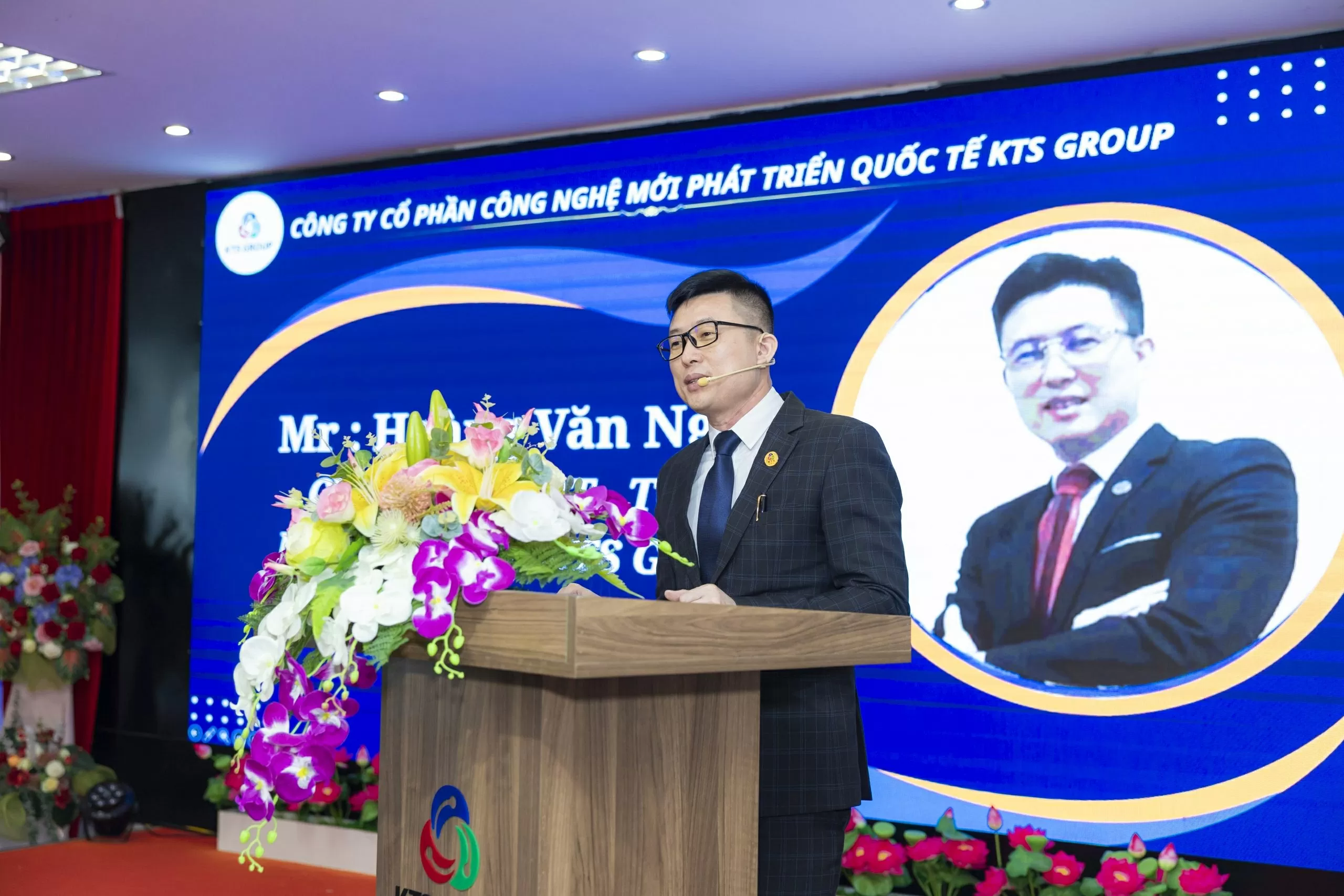 Mr. Hoang Van Ngoc – Chairman of the Board of Directors and CEO of KTS Group delivered the opening speech. Mr. Hoang Van Ngoc – Chairman of the Board of Directors and CEO of KTS Group delivered the opening speech.