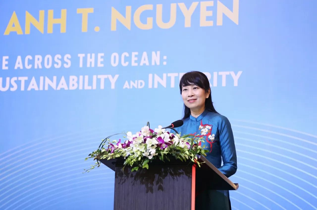 PGS.TS Nguyễn Thị Lan Anh chia sẻ về quan điểm, tầm nhìn và cam kết mạnh mẽ của mình trong việc thúc đẩy pháp quyền trên biển và đại dương. (Ảnh: Thành Long) PGS.TS Nguyễn Thị Lan Anh chia sẻ về quan điểm, tầm nhìn và cam kết mạnh mẽ của mình trong việc thúc đẩy pháp quyền trên biển và đại dương. (Ảnh: Thành Long)