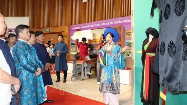 Quang Ninh exhibition highlights evolution of traditional Ao Dai