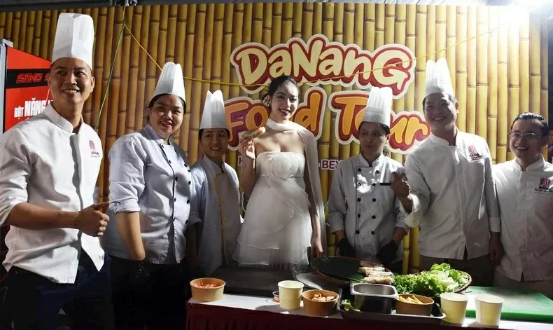 Da Nang Tourism Ambassador, Miss International 2024 Huynh Thi Thanh Thuy spreads Da Nang cuisine at the Da Nang Food Tour 2025. (Photo: VNA) Da Nang Tourism Ambassador, Miss International 2024 Huynh Thi Thanh Thuy spreads Da Nang cuisine at the Da Nang Food Tour 2025. (Photo: VNA)
