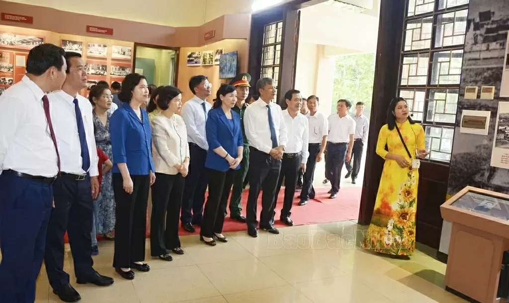 Bac Ninh delegation pays tribute to Revolutionary Hoang Quoc Viet Bac Ninh delegation pays tribute to Revolutionary Hoang Quoc Viet
