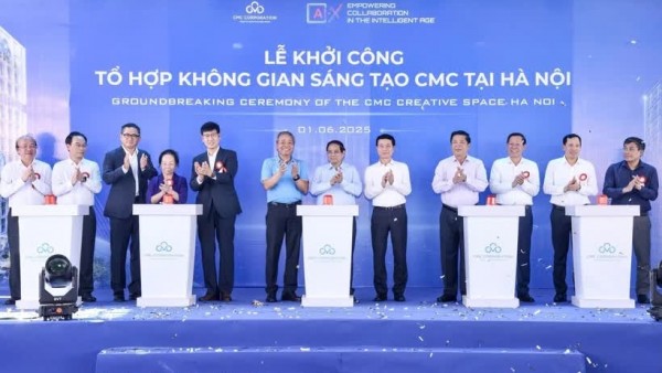 PM Pham Minh Chinh celebrates groundbreaking of 300 mln USD tech hub in Hanoi
