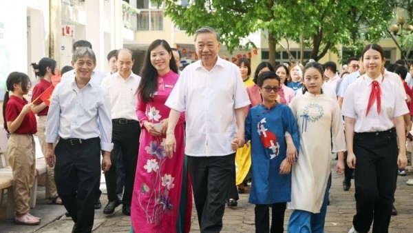 Party General Secretary To Lam visits two schools for students with disabilities in Hanoi