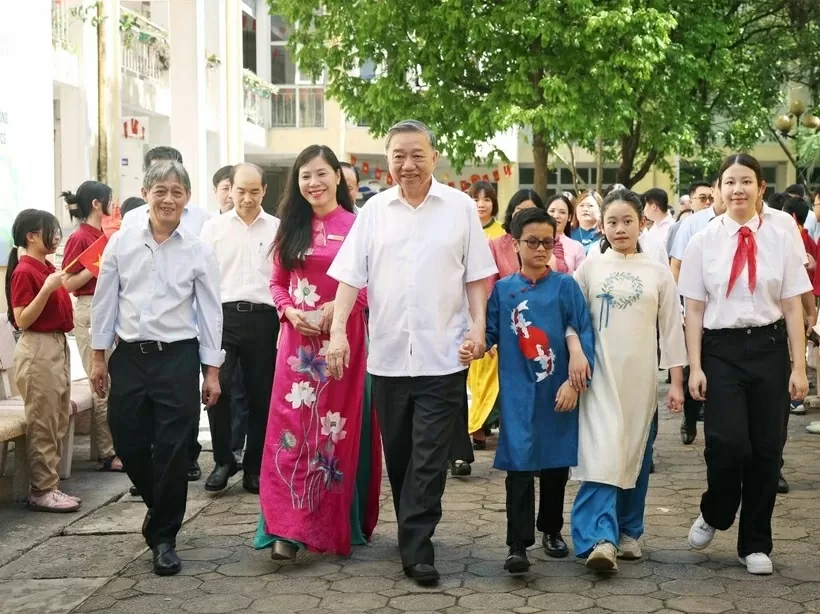 Party General Secretary To Lam visits two schools for students with disabilities in Hanoi Party General Secretary To Lam visits two schools for students with disabilities in Hanoi