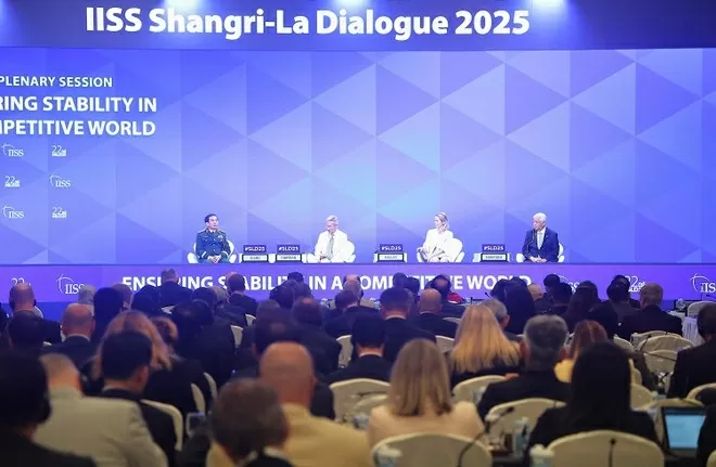 Defence Minister Phan Van Giang highlights key issues to ensure global stability at Shangri-la Dialogue Defence Minister Phan Van Giang highlights key issues to ensure global stability at Shangri-la Dialogue