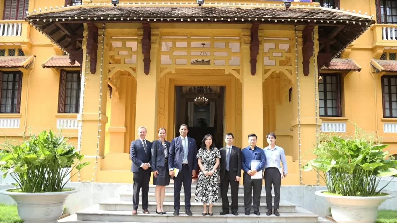 Deputy Foreign Minister Le Thi Thu Hang receives Swedish Ambassador to strengthen bilateral cooperation