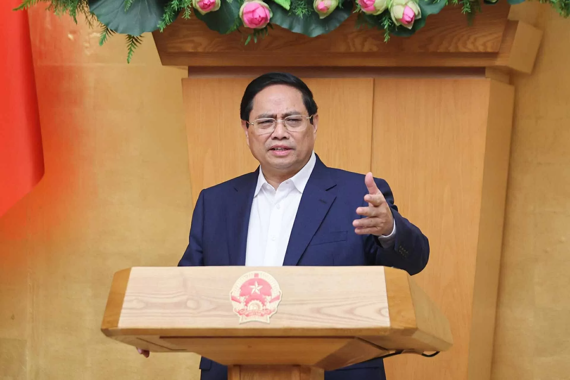 PM chairs Government meeting, affirms Vietnam’s sustained positive socio-economic performance