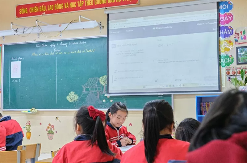 The AI-powered application Khanmigo promises to become a powerful “catalyst” for teaching and learning in Vietnam. The AI-powered application Khanmigo promises to become a powerful “catalyst” for teaching and learning in Vietnam.