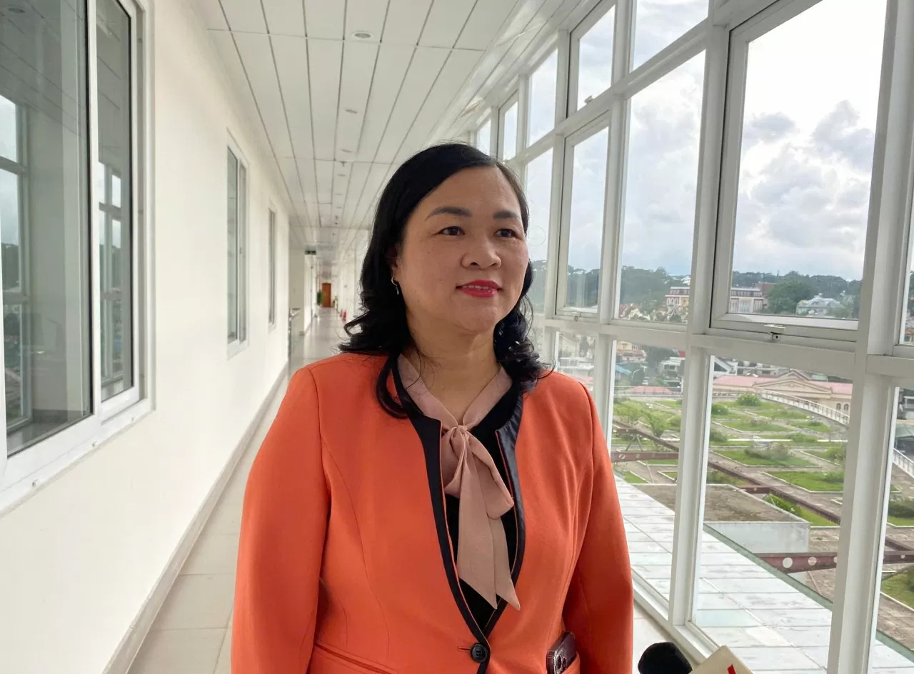 Phó Giám đốc Sở Dân tộc và Tôn Giáo tỉnh Lâm Đồng Nguyễn Thị Phương Thảo nhấn mạnh, công tác quản lý nhà nước về tôn giáo ở Lâm Đồng được thực hiện bài bản, linh hoạt và sâu sát, đạt nhiều kết quả đáng ghi nhận. (Ảnh: Xuân Sơn)