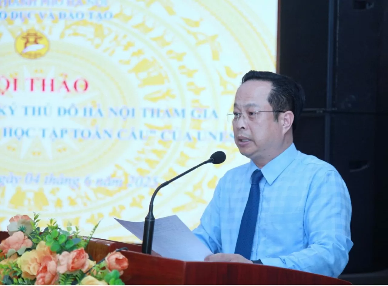 Mr. Tran The Cuong, Director of the Hanoi Department of Education and Training, delivered the opening speech at the workshop. Mr. Tran The Cuong, Director of the Hanoi Department of Education and Training, delivered the opening speech at the workshop.