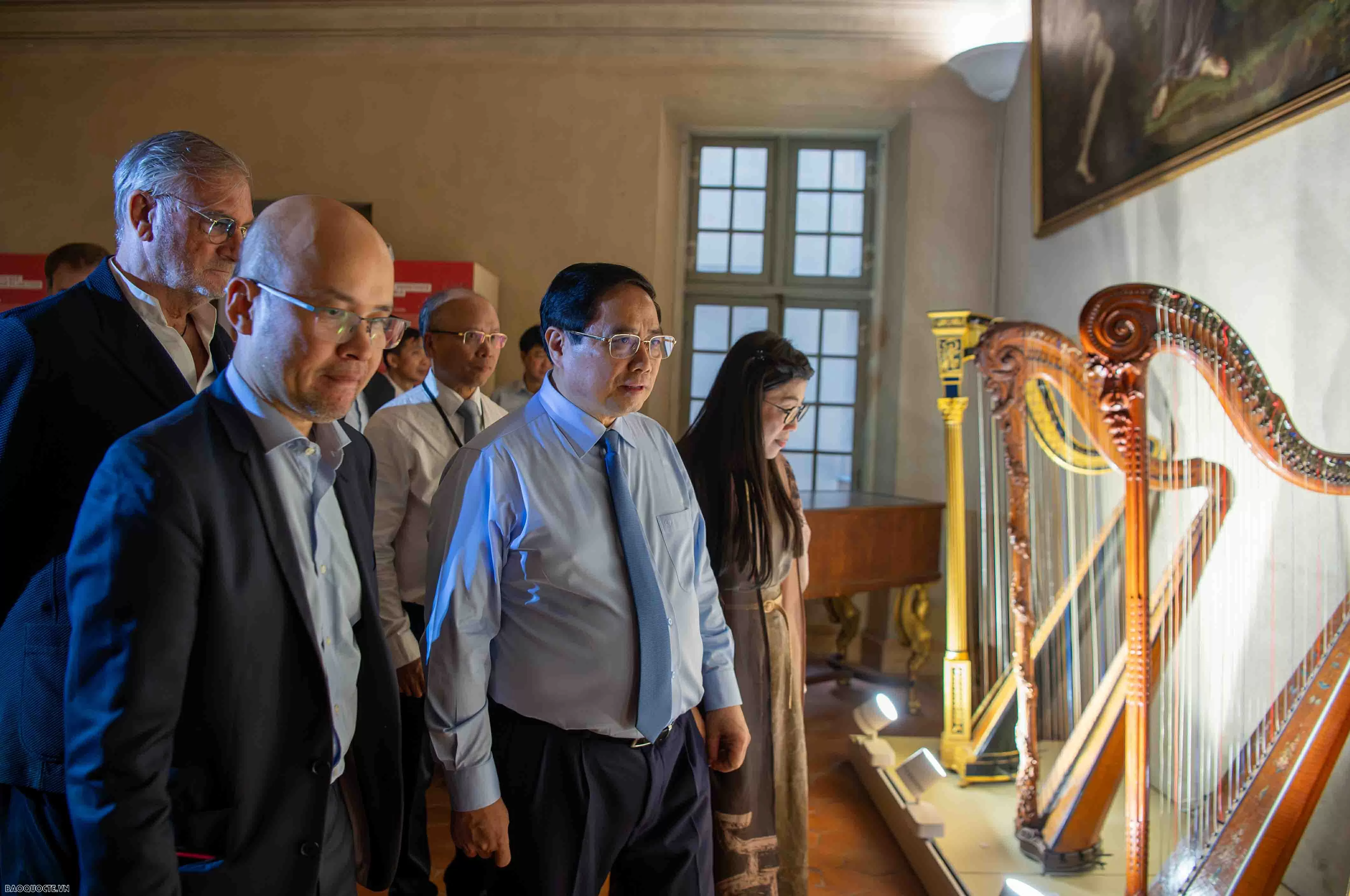 Văn hoá là sợi dây đầy sắc màu và âm thanh vang dội và hào hùng cho tình hữu nghị Việt Nam-Pháp Văn hoá là sợi dây đầy sắc màu và âm thanh vang dội và hào hùng cho tình hữu nghị Việt Nam-Pháp