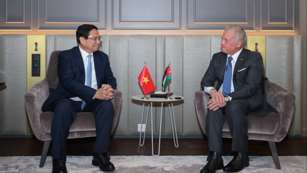 PM Pham Minh Chinh meets with Jordanian King on UNOC 3 occasion