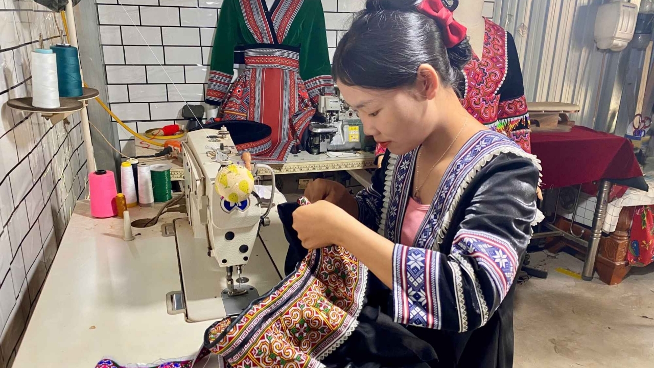 Weaving the traditions of Central Highlands brocade into modern living