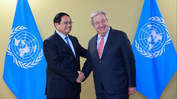 PM Chinh congratulates UN Secretary-General Antonio Guterres on successful organisation of UNOC3 in Nice