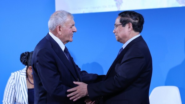 PM Pham Minh Chinh co-chairs Deltas of the World Summit, urges action against climate threats