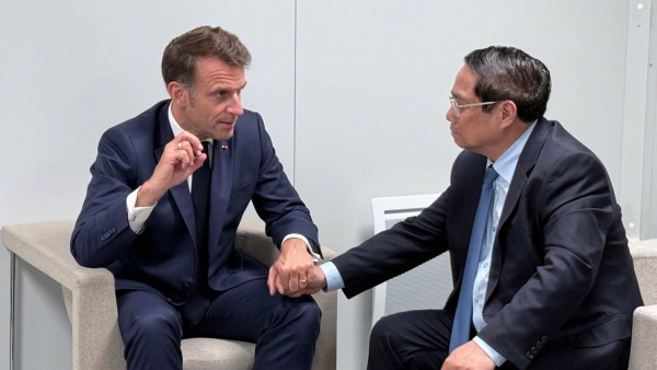 PM Pham Minh Chinh meets with French President Emmanuel Macron on occasion of UNOC in Nice