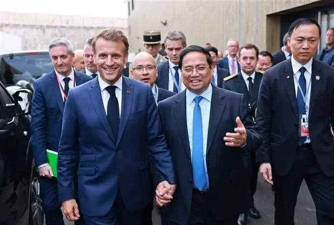 PM Pham Minh Chinh meets with French President Emmanuel Macron
