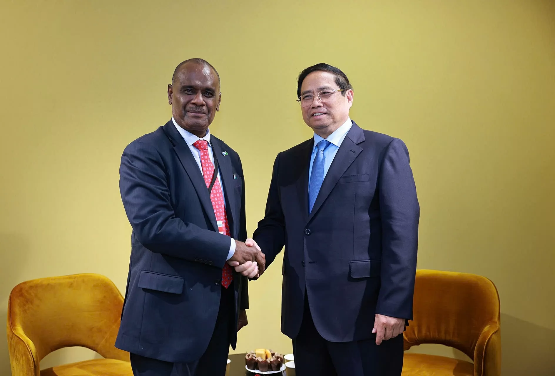 Prime Minister Pham Minh Chinh and Prime Minister of Solomon Islands pledge stronger ties on UNOC 3 occasion