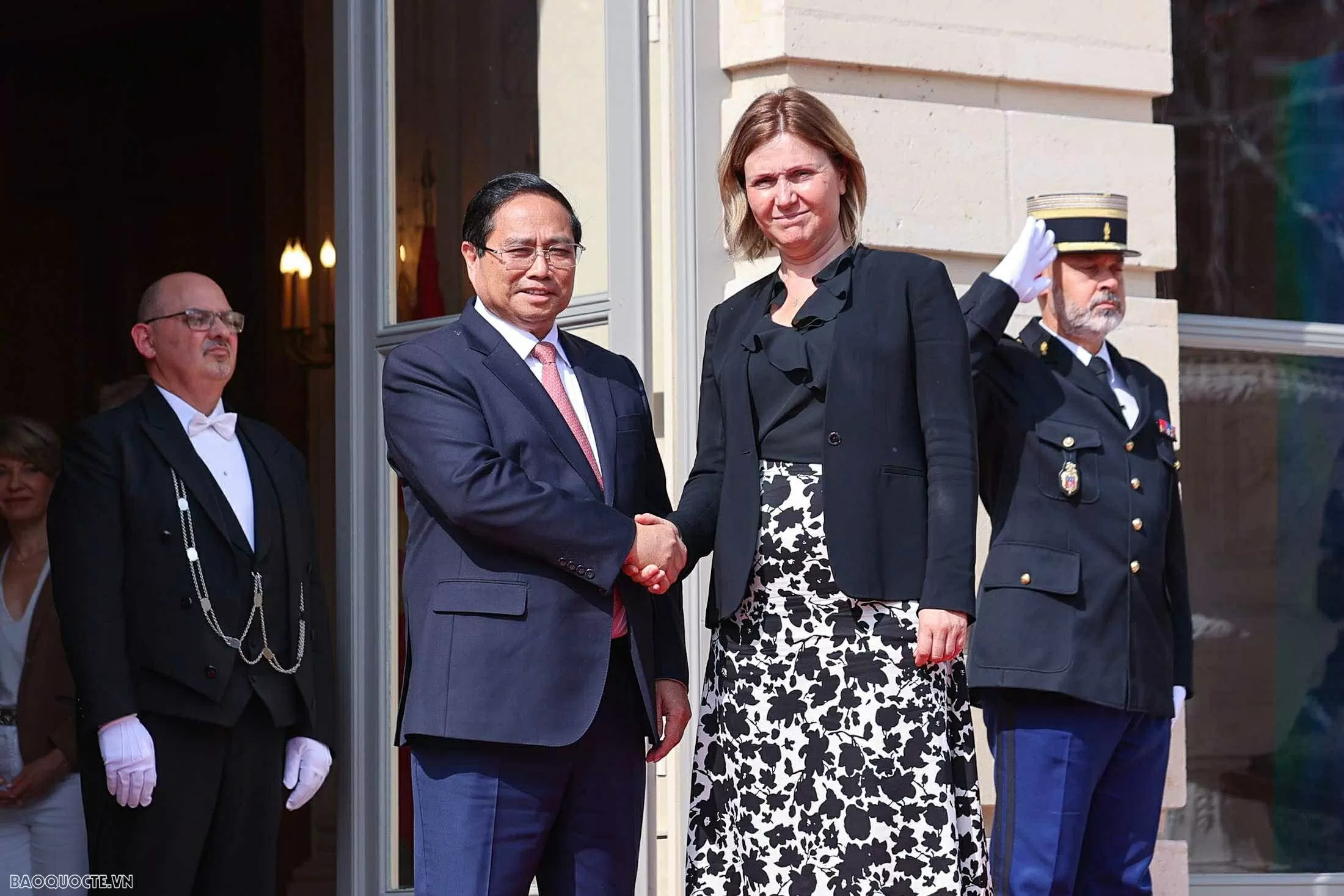 Prime Minister Pham Minh Chinh and President of the French National Assembly hold meeting in Paris