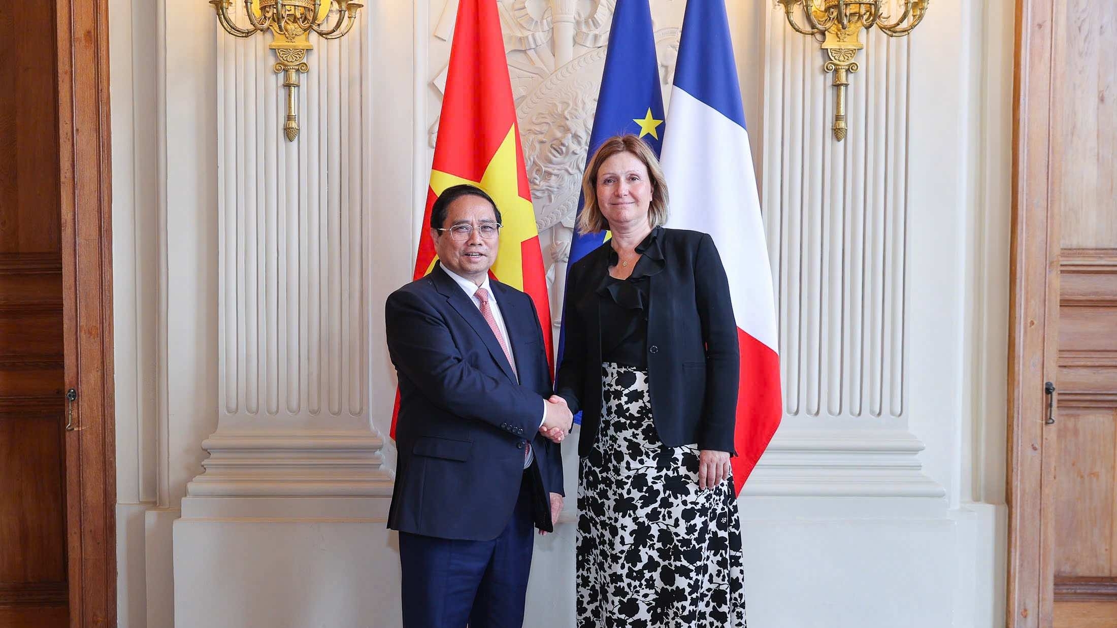 Prime Minister Pham Minh Chinh and President of the French National Assembly hold meeting in Paris