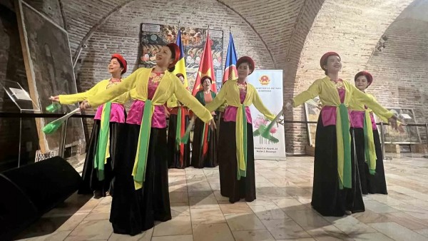 Vietnamese Embassy hosts ‘A Glimpse of Vietnam’ in Mogosoaia, Romania