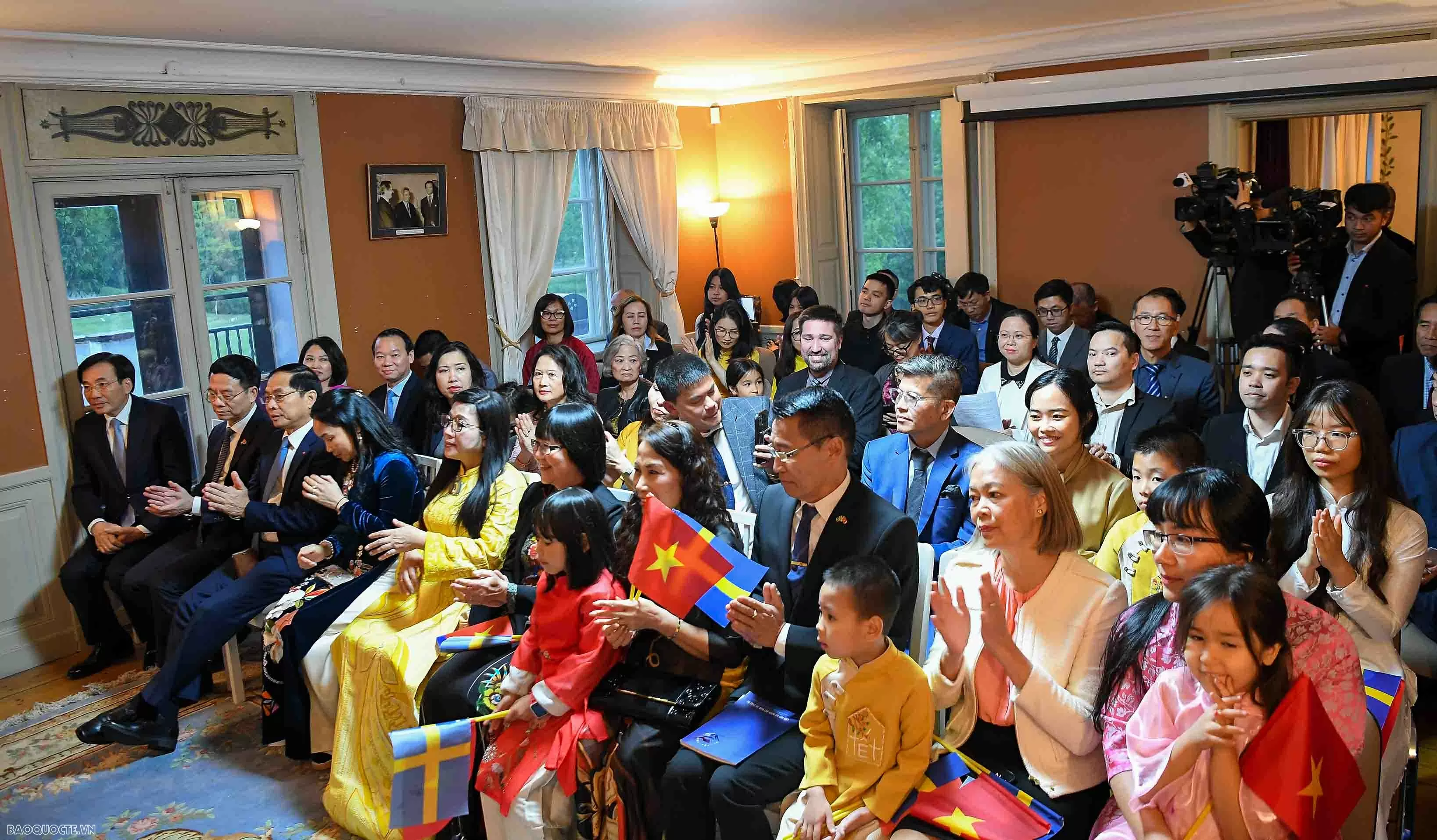 Prime Minister Pham Minh Chinh meets with Vietnamese community in Sweden Prime Minister Pham Minh Chinh meets with Vietnamese community in Sweden