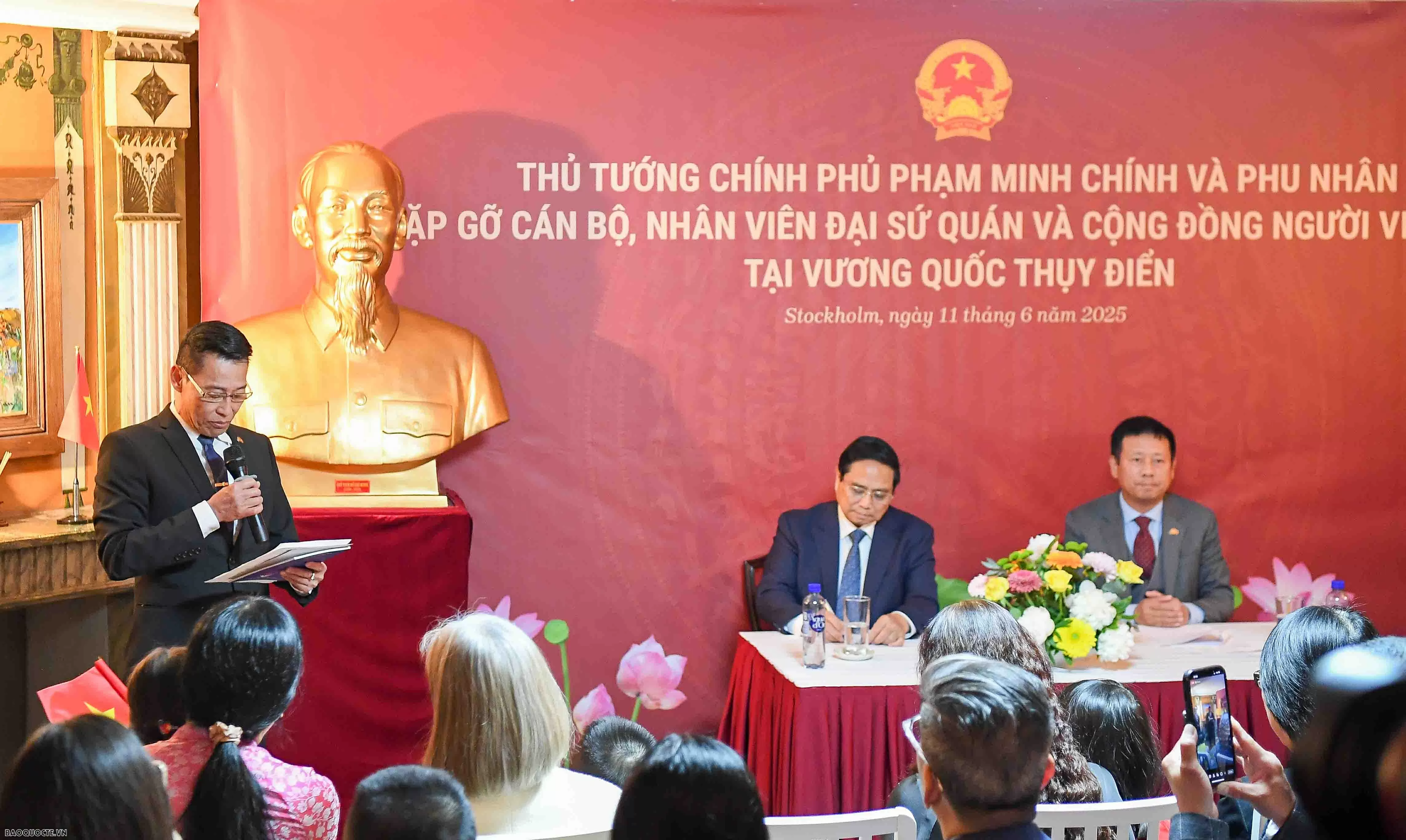 Prime Minister Pham Minh Chinh meets with Vietnamese community in Sweden Prime Minister Pham Minh Chinh meets with Vietnamese community in Sweden