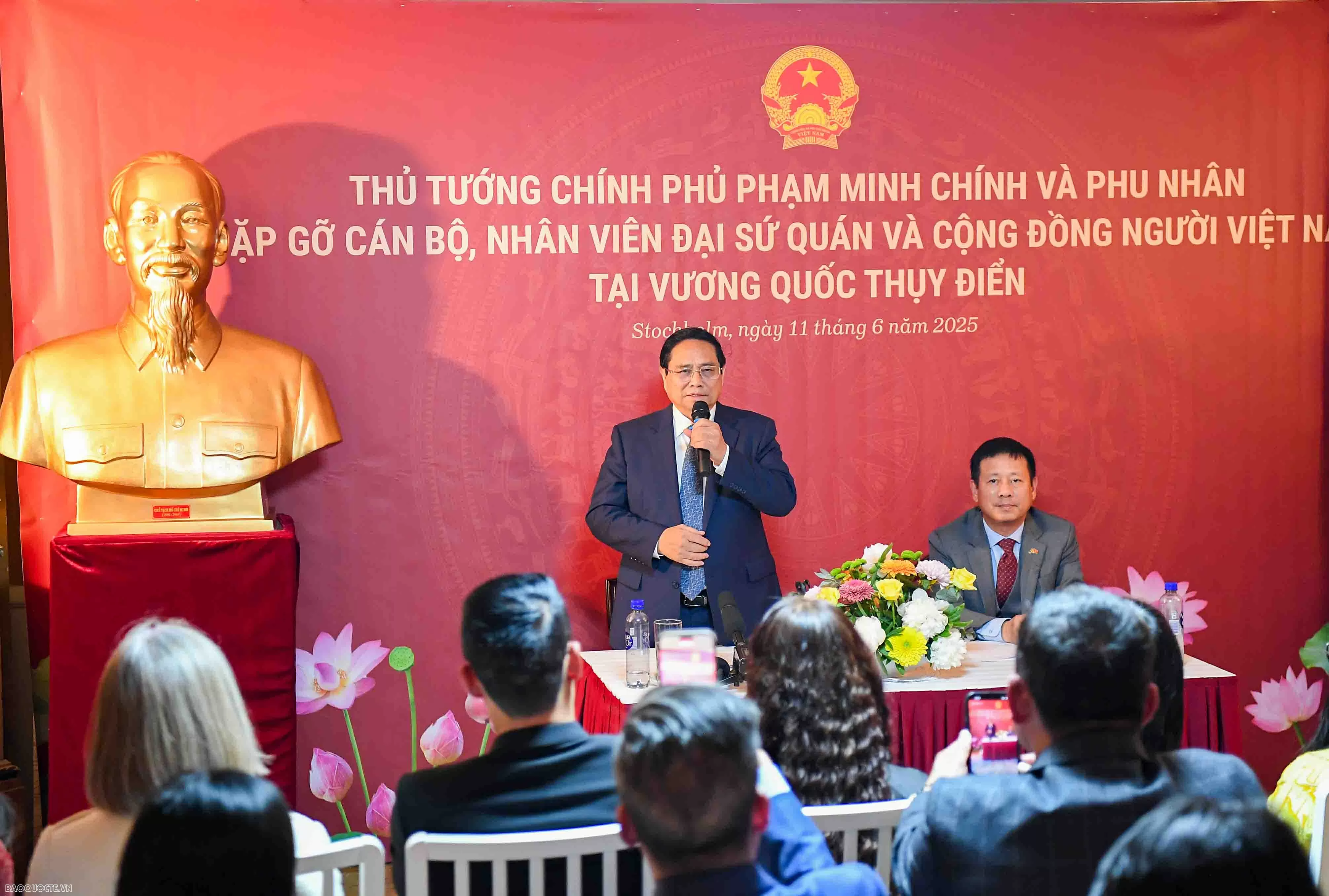 Prime Minister Pham Minh Chinh meets with Vietnamese community in Sweden Prime Minister Pham Minh Chinh meets with Vietnamese community in Sweden