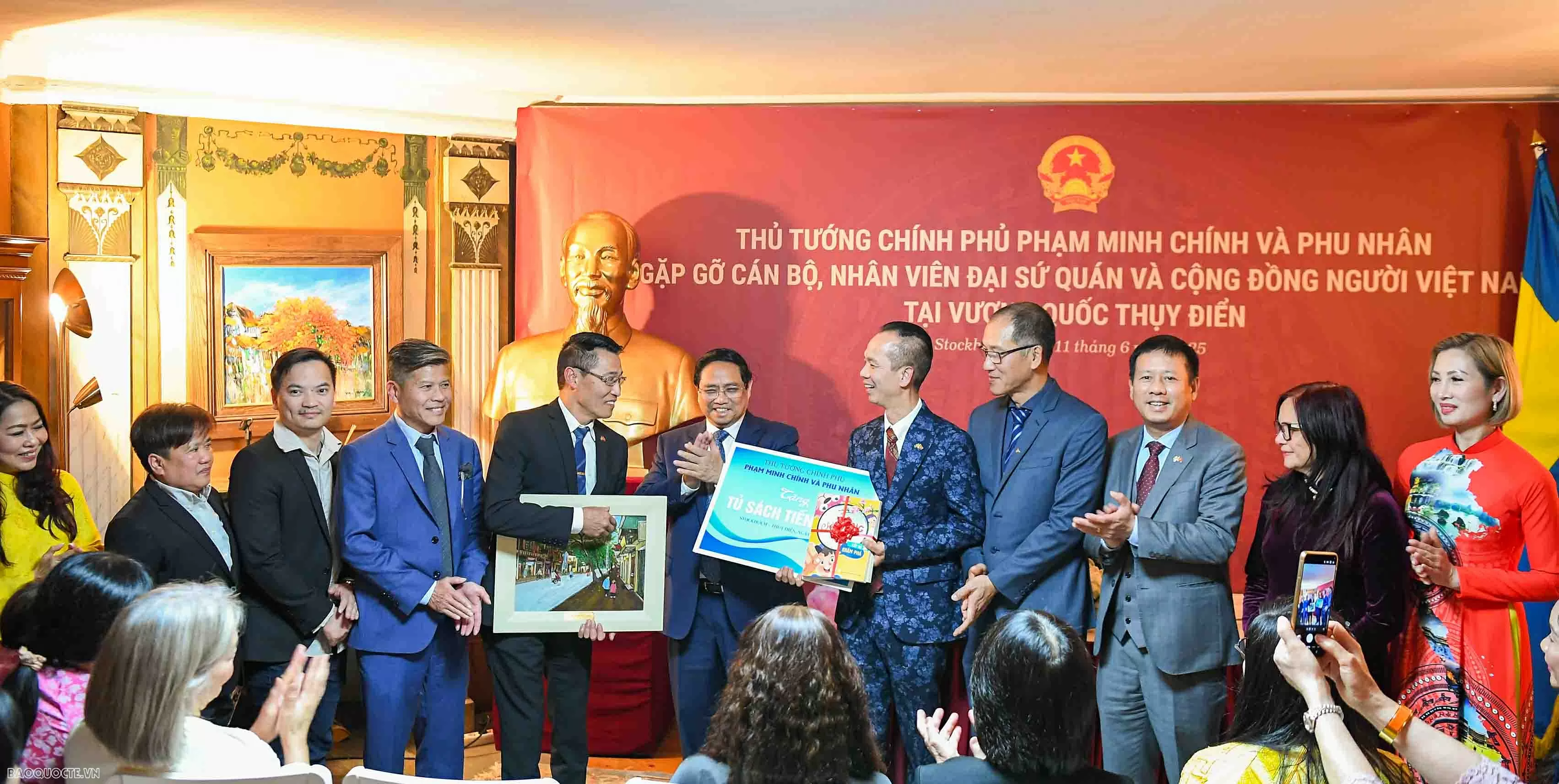 Prime Minister Pham Minh Chinh meets with Vietnamese community in Sweden Prime Minister Pham Minh Chinh meets with Vietnamese community in Sweden