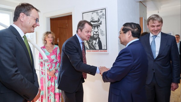Prime Minister Pham Minh Chinh visits family of late Swedish Prime Minister Olof Palme