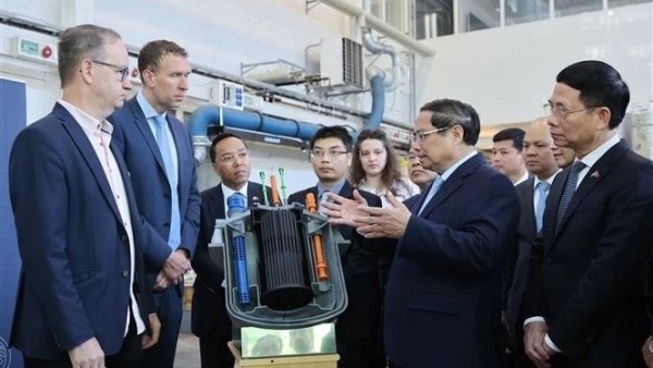 PM Pham Minh Chinh calls for cooperation with Sweden in nuclear energy technology