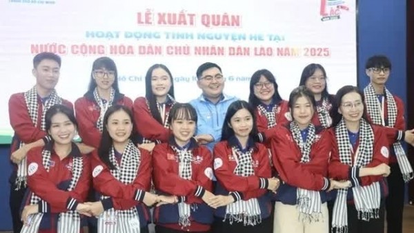 HCM City youths take part in volunteer activities in Laos