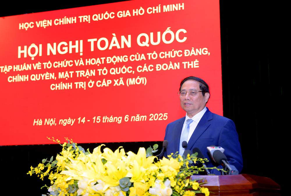 Thủ tướng Chính phủ Phạm Minh Chính phát biểu ý kiến tại hội nghị