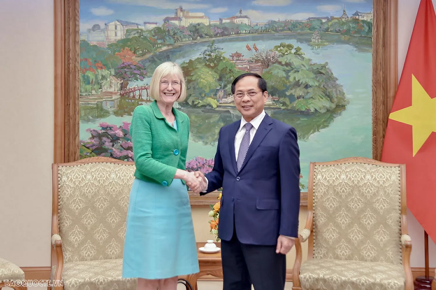 Deputy PM, FM Bui Thanh Son welcomes Australia Ambassador’s new tenure