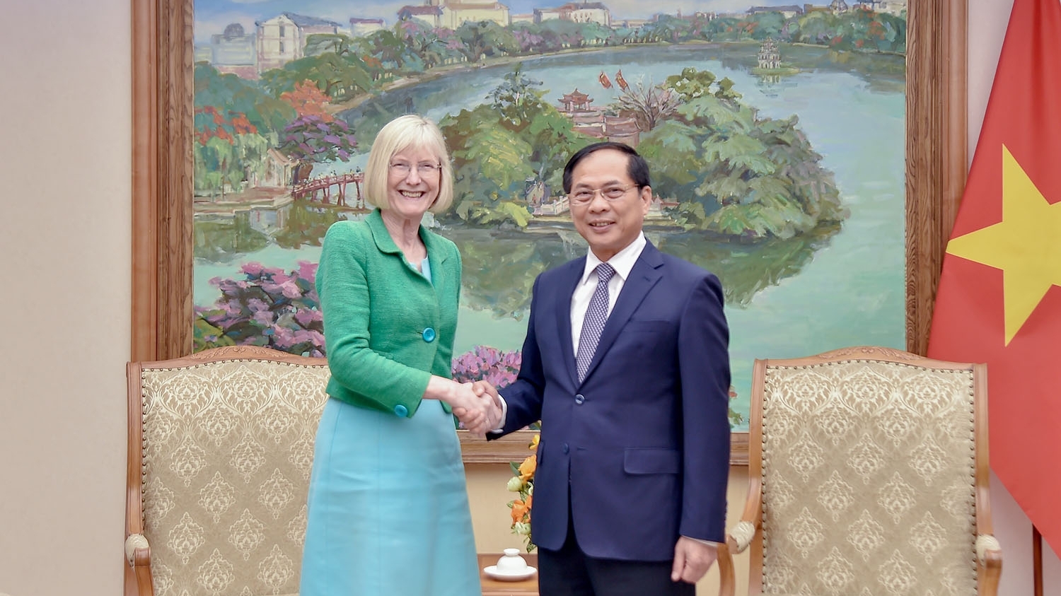 Deputy PM, FM Bui Thanh Son welcomes Australian Ambassador Gillian Bird in Vietnam