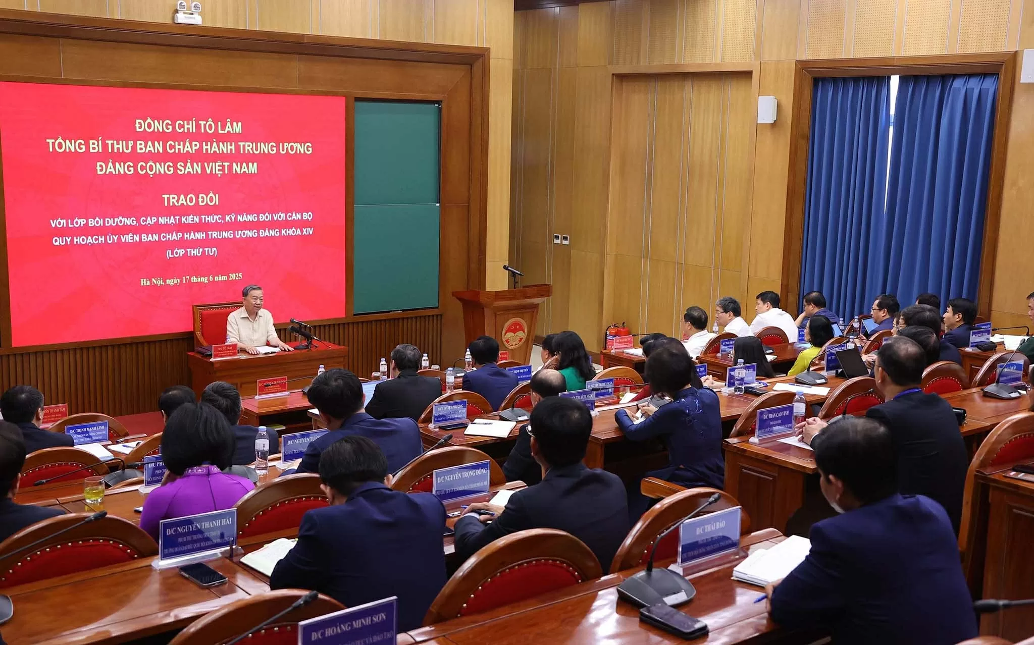 Tổng Bí thư Tô Lâm trao đổi với Lớp bồi dưỡng, cập nhật kiến thức, kỹ năng đối với cán bộ quy hoạch Ủy viên Ban Chấp hành Trung ương Đảng khóa XIV (lớp thứ 4) (Nguồn: TTXVN)