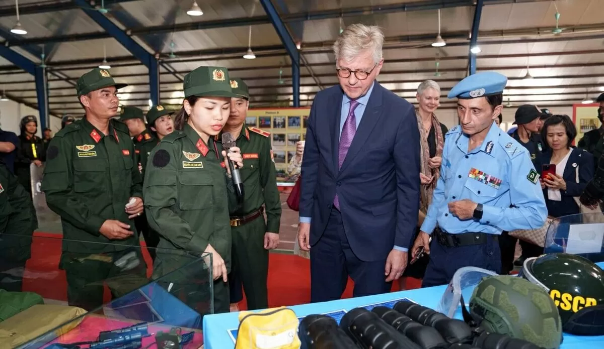 Mr. Lacroix visits the UN Peacekeeping Capacity Building and Training Center in Hanoi. (Photo: UN)