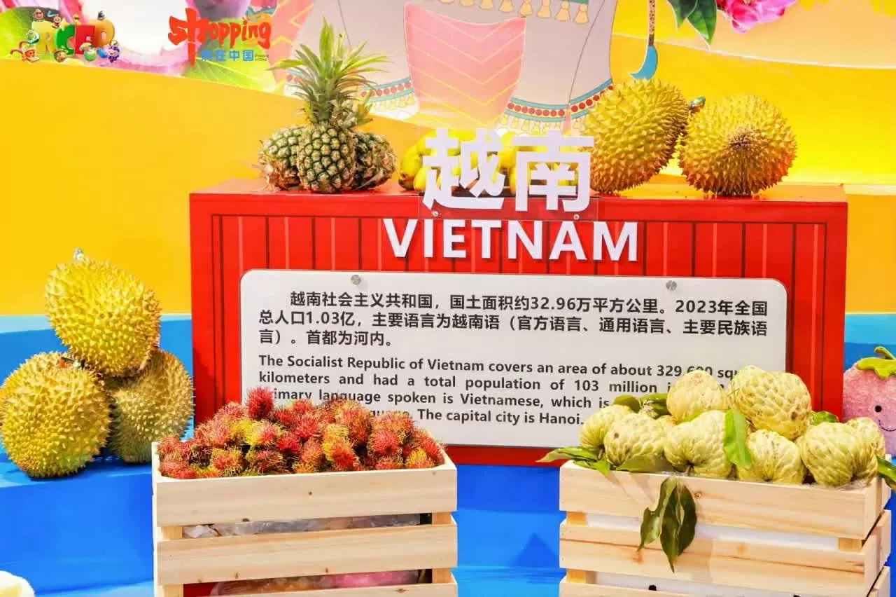 Ambassador Pham Thanh Binh attends the festival 'Guangxi imports fruits, promoting the role of RCEP Agreement'