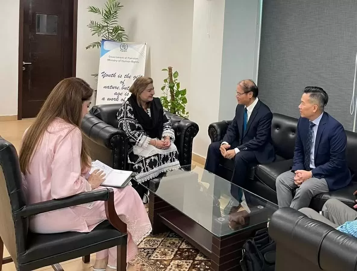 Ambassador Pham Anh Tuan works with the Pakistan-Vietnam Parliamentary Friendship Group