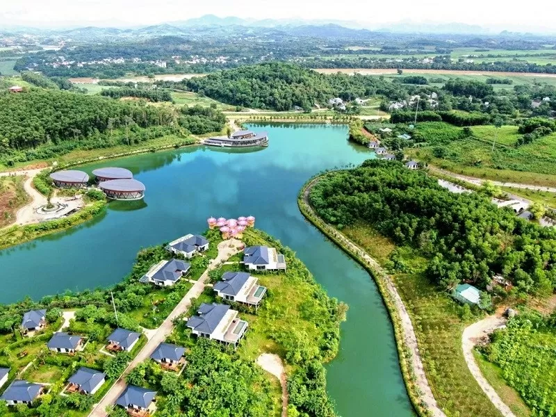 Hồ vua Lê “chất liệu” chủ đạo “dệt” nên bức tranh LAMORI tuyệt mỹ Hồ vua Lê “chất liệu” chủ đạo “dệt” nên bức tranh LAMORI tuyệt mỹ