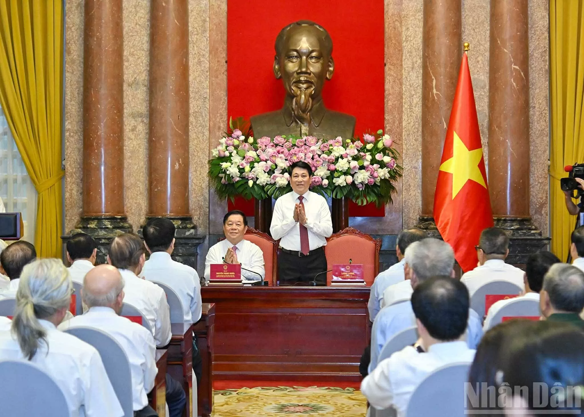 President Luong Cuong commends outstanding journalists on eve of revolutionary press centennial