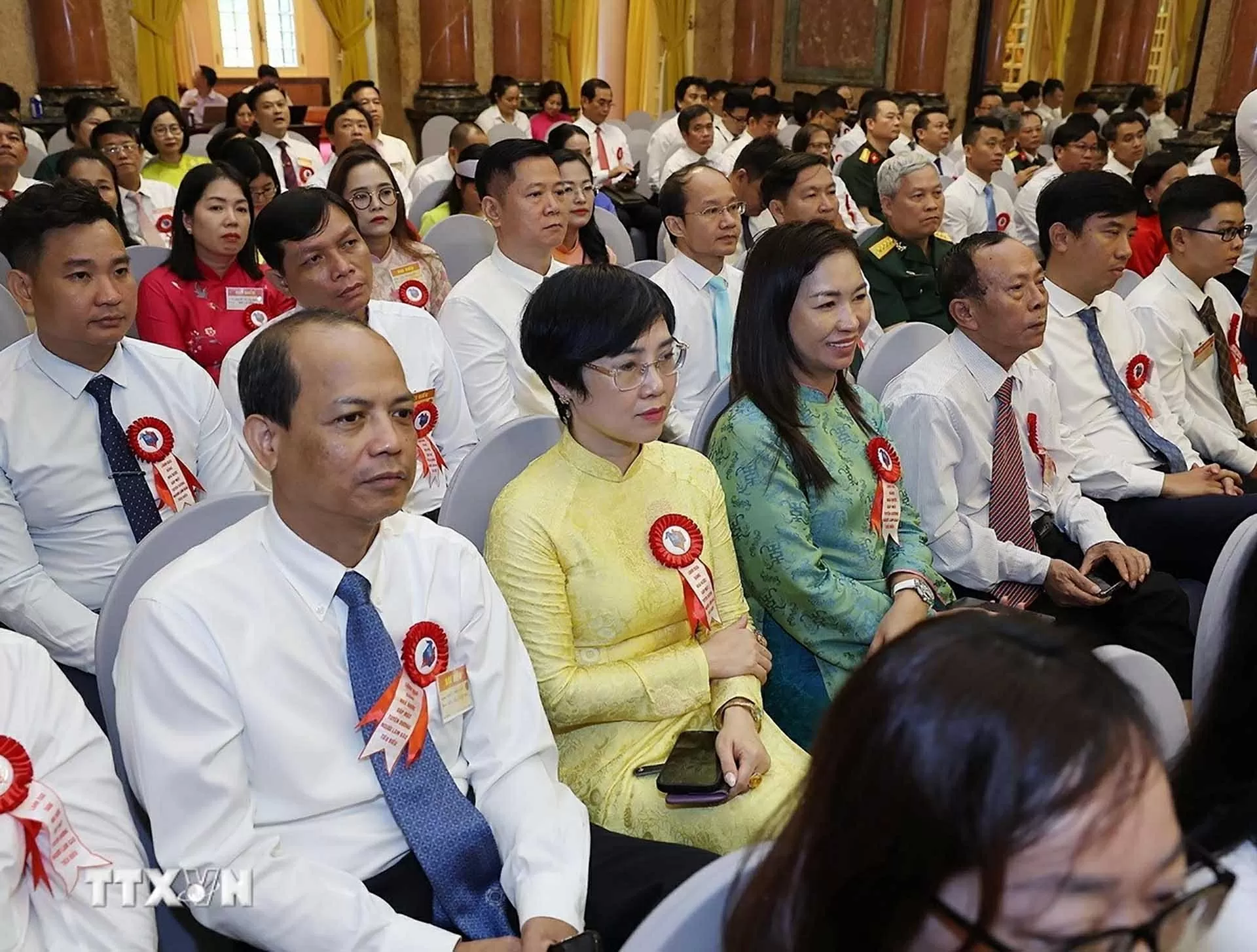 President Luong Cuong commends outstanding journalists on eve of revolutionary press centennial