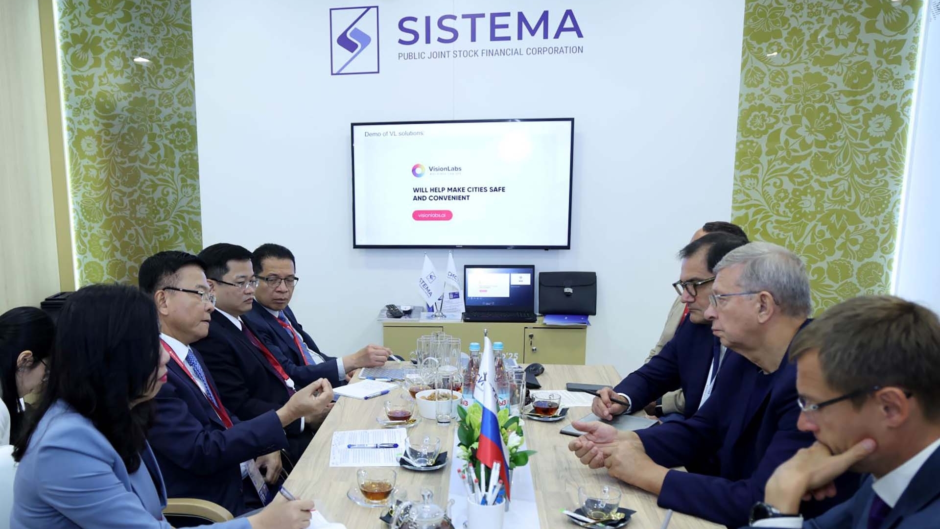 Deputy PM Le Thanh Long attends St. Petersburg economic forum, holds bilateral meetings