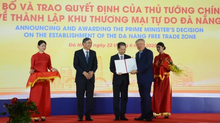 Vietnam establishes first free trade zone in Da Nang
