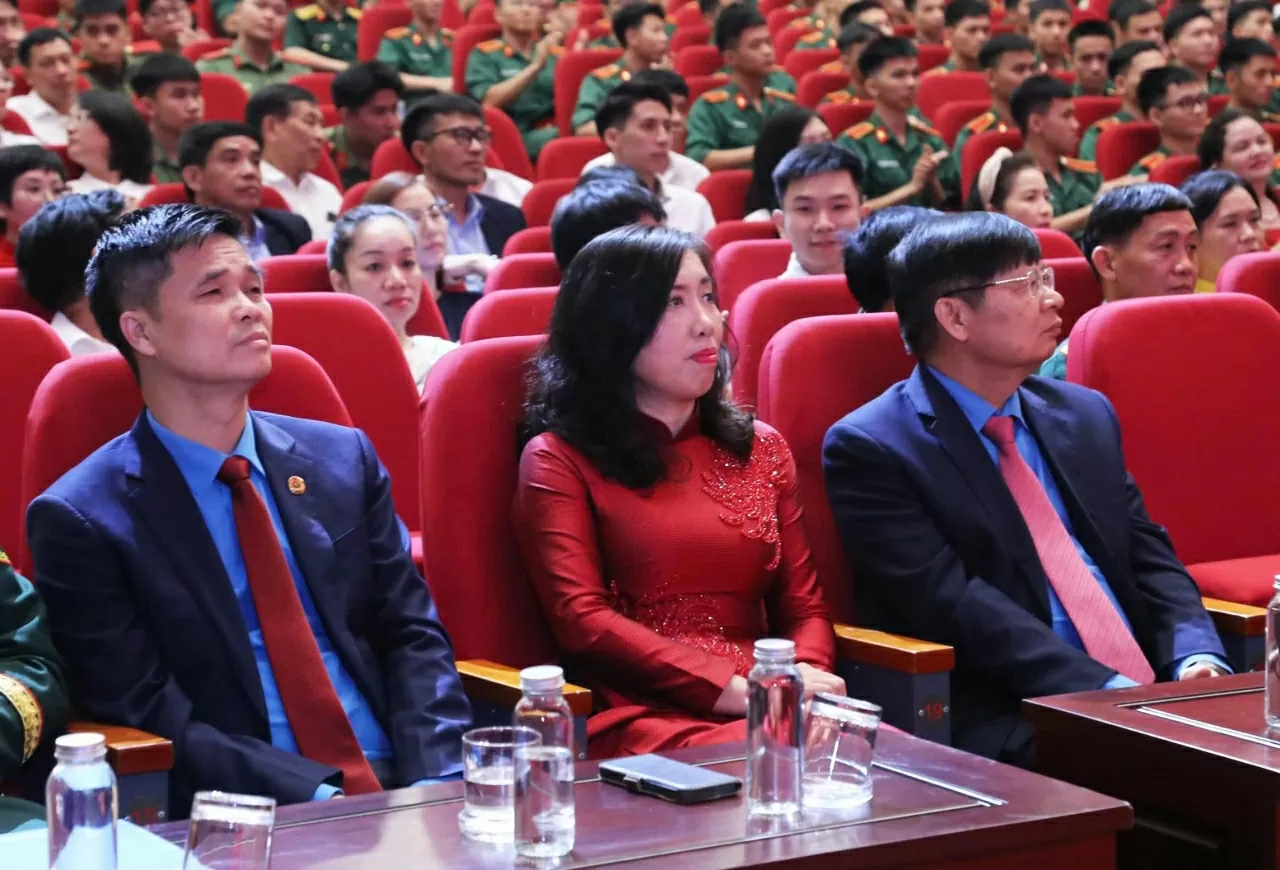 State Committee for Overseas Vietnamese Affairs honoured at ‘Glory of Vietnam 2025’ Program