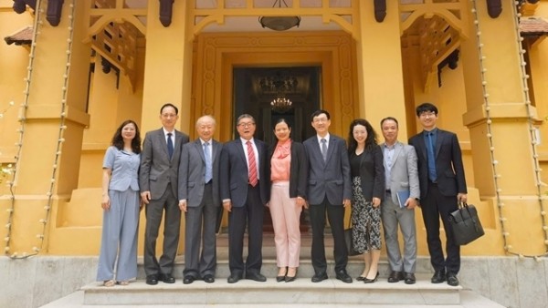 The World & Vietnam Report and Chinese counterpart bolster media cooperation to deepen ties