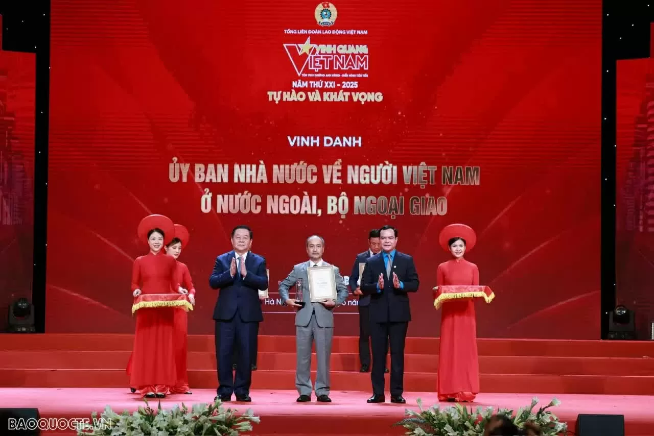 State Committee for Overseas Vietnamese Honored at the ‘Glory of Vietnam 2025’ Program State Committee for Overseas Vietnamese Honored at the ‘Glory of Vietnam 2025’ Program